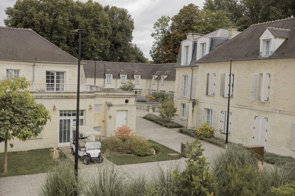 Cour intérieure du Pavillon de Chantilly, lieu de réception de mariage dans l'Oise